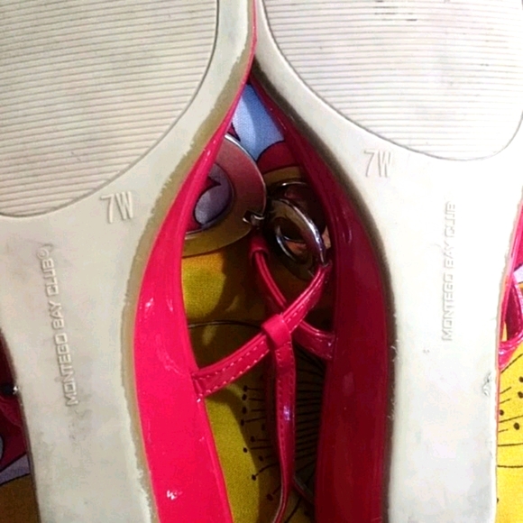 Red wedge sandals. - Picture 4 of 8